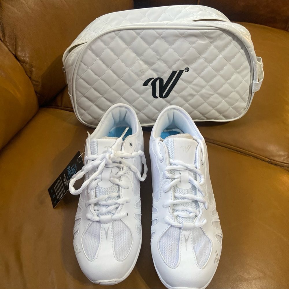 VARSITY Last Pass 3.0 LP3 W size 8
White Mesh Cheerleading Shoes
Sneaker 104171